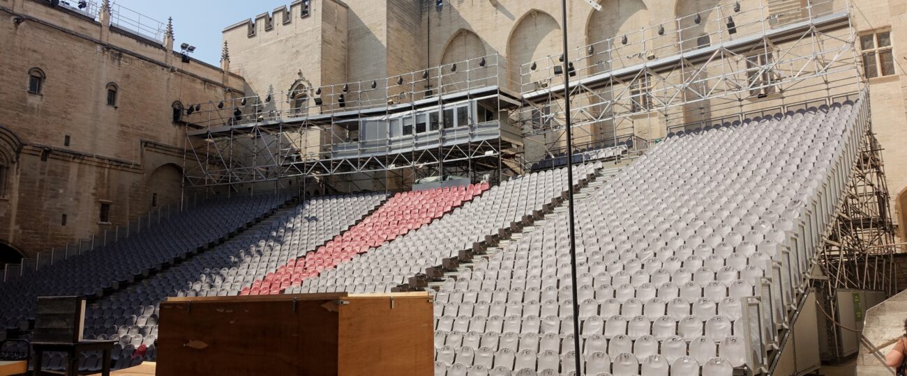 La Cour d&rsquo;Honneur du Palais des Papes – Festival d&rsquo;Avignon – CC BY-SA