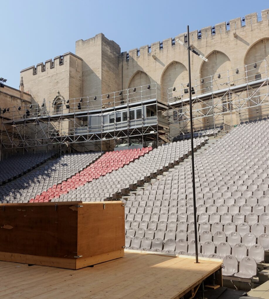 La Cour d&rsquo;Honneur du Palais des Papes – Festival d&rsquo;Avignon – CC BY-SA