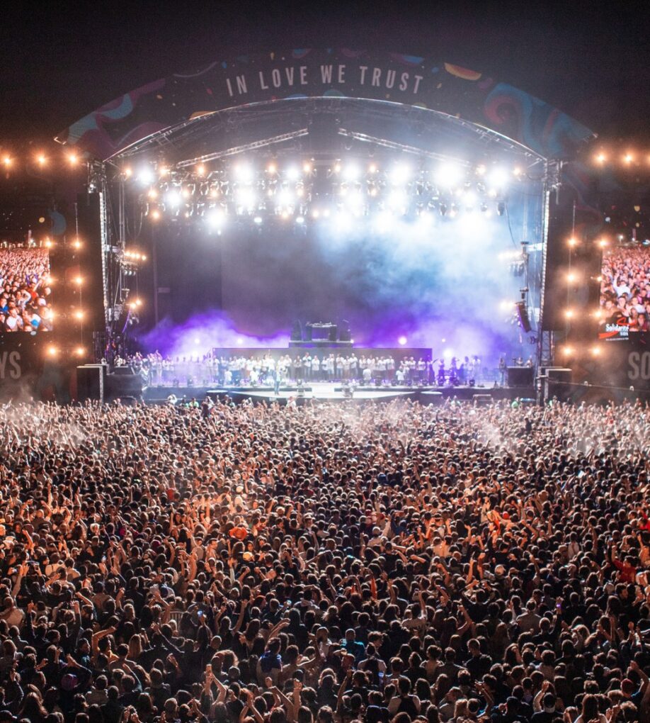 Festival Solidays, édition 2018 — Vue de la scène Paris pendant l’hommage aux bénévoles. © Solidays / Wikimedia Commons — CC BY-SA 4.0