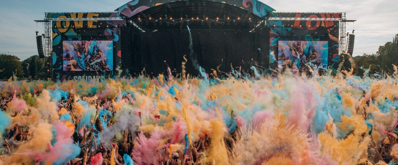 Solidays 2019 — Color Party / © BRICEDELAMARCHE — Wikimedia Commons CC BY-SA 4.0