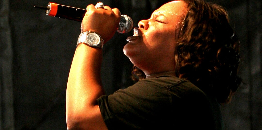 Tasha Cobbs Leonard — Crédit photo : Wikimedia Commons (upload original 25/11/2015, Flickr / FlickreviewR). Utilisé sous licence libre avec attribution.