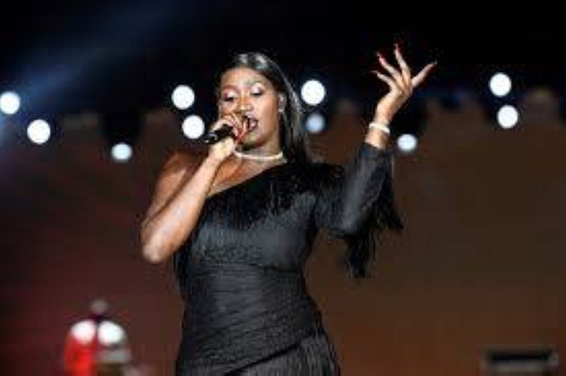 Photo live Aya Nakamura en concert a Abidjan (crédit Fraternite Matin)